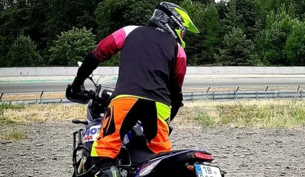 Testování chrániče těla TITAN Sport na Adventure motoškole