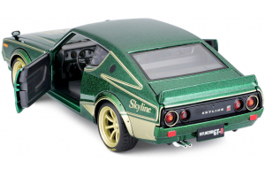 MAISTO 1973 Nissan Skyline 2000GT-R (KPGC 110) zelená Tokyo Mods 1:24