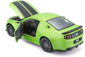 MAISTO 2014 Ford Mustang Street Racer matná zelená 1:24