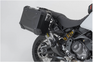 SW MOTECH bočné kufre TRAX ADV 45/37l black + AKRAPOVIČ výfuk Ducati DesertX